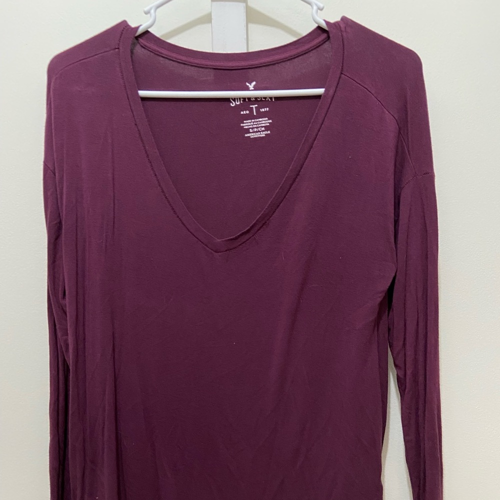 small maroon american eagle soft and sexy long sleeve T
